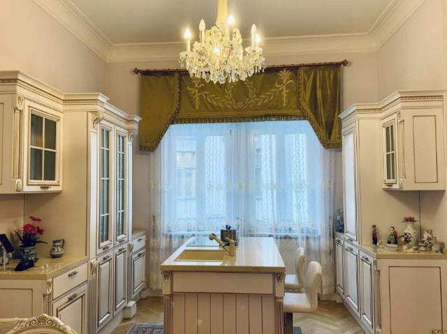 Luxus Apartment mit 3 Zimmern zu verkaufen in 1060, Wien, Wien Stadt, Bundesland Wien