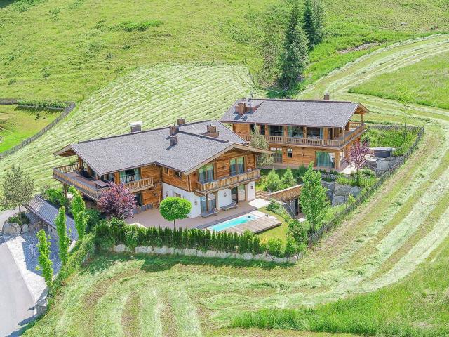 Luxus Gartenwohnung mit Pool in absoluter Toplage