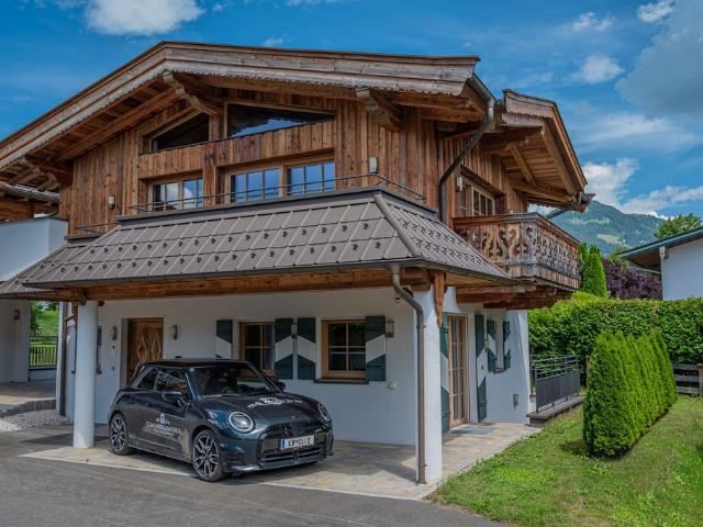 Luxus Haus mit 5 Zimmer zu verkaufen in Kitzbühel, Tirol