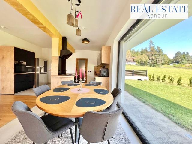 Luxus Haus mit 5 Zimmer zu verkaufen in Krumpendorf, Österreich