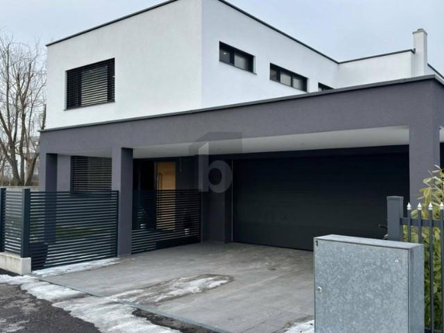 Luxus Haus mit 5 Zimmer zu verkaufen in Wr. Neustadt, Österreich