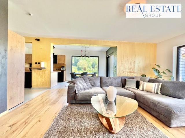 Luxus Haus mit 5 Zimmern zu verkaufen in Krumpendorf, Kärnten