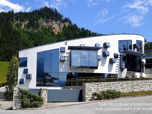 Luxus Haus mit 10 Zimmer zu verkaufen in Saalfelden am Steinernen Meer, Salzburgerland