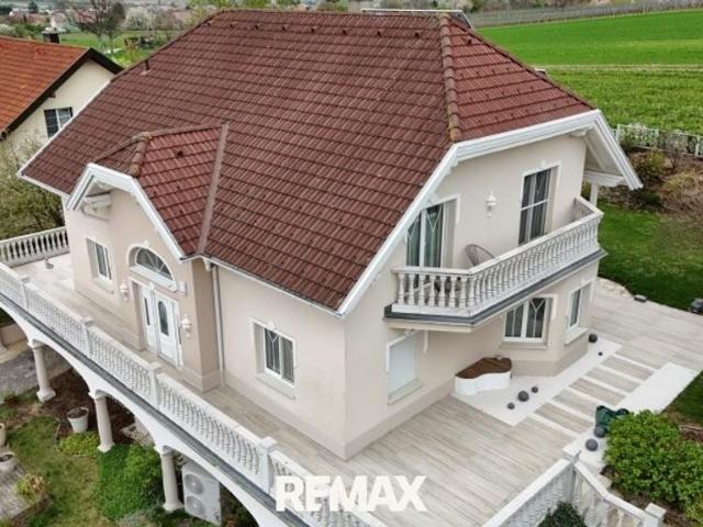 Luxus Haus mit 6 Zimmer zu verkaufen in Höflein, Niederösterreich