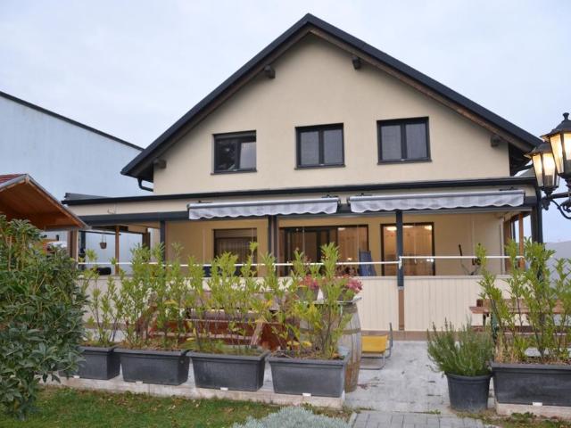 Luxus Haus mit 8 Zimmer zu verkaufen in Schwechat, Niederösterreich