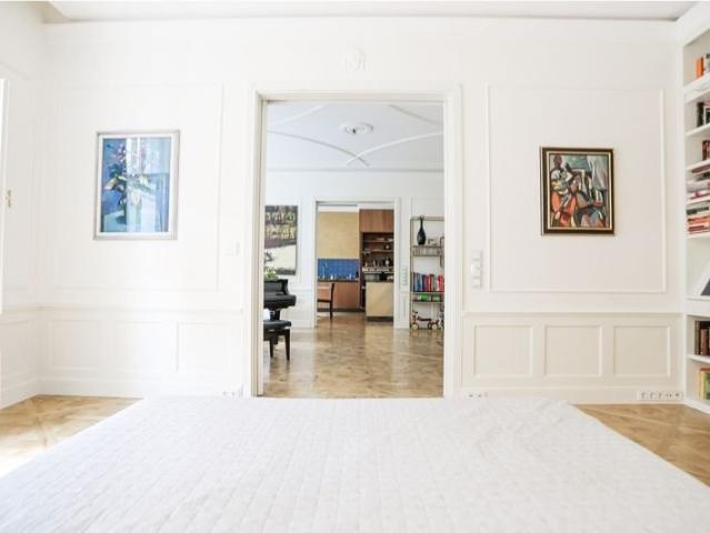 LUXUS im Altbau Exklusives wohnen in Charlottenburg Wilmersdorf inkl. Gäste Kinderwohnung