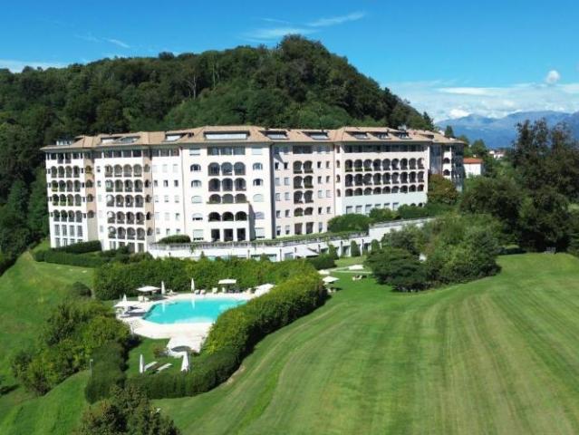 Luxusimmobilie mit Seeblick und exklusiven Annehmlichkeiten in 5 Sterne Resort
