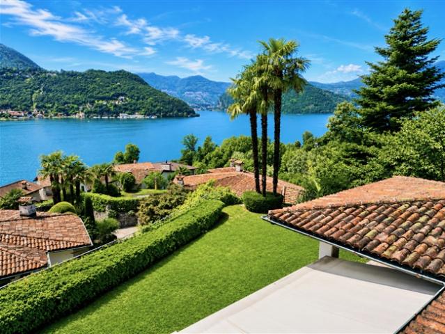 Luxusvilla mit Pool und atemberaubendem Blick auf den Lago di Lugo