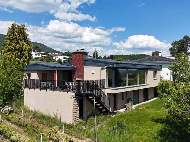 Luxusvilla im Herzen der Weinberge mit atemberaubendem Seeblick