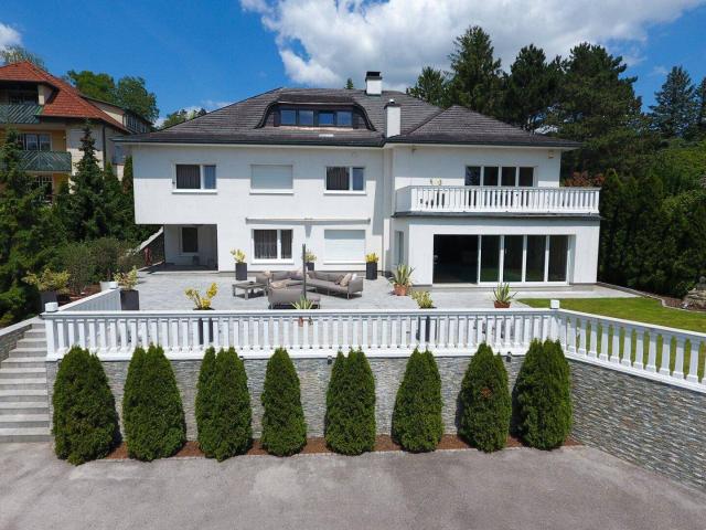 Luxusvilla in Bestlage – kurz vor exklusiver Komplettsanierung