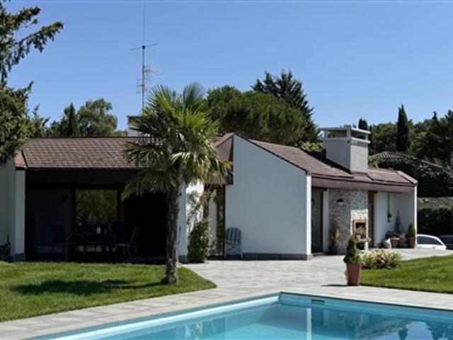 LUXUSVILLA IN VESSY MIT POOL UND ERWEITERUNGSPOTENZIAL