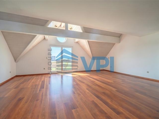 Luxuswohnung mit 6,5 Zimmern + Küche