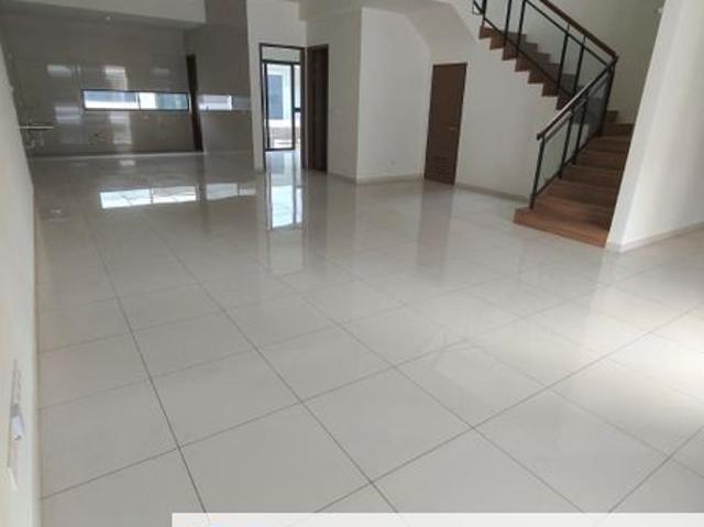 Luxura Residence @ twentyfive.7