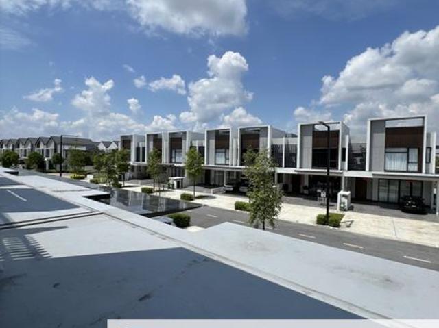 Luxura Residence @ twentyfive.7