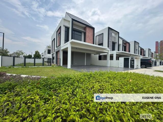 Luxura Residence @ twentyfive.7