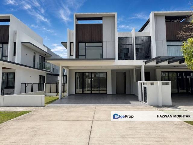 Luxura Residence @ twentyfive.7