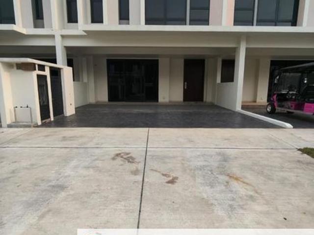 Luxura Residence @ twentyfive.7