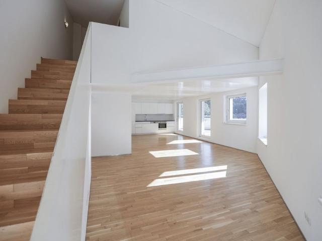 Luxuriös wohnen: 3 Zimmer Maisonette Wohnung mit Paketanlage und Service App