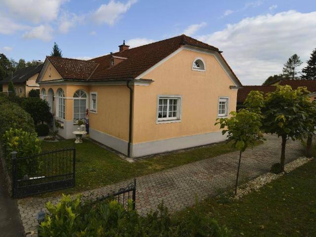 wohnen und clever investieren: Villa mit Souterrain und Einliegerwohnung
