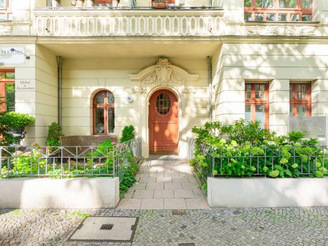 Luxuriös sanierte Altbauwohnung mit Balkon in Ku'Damm Lage