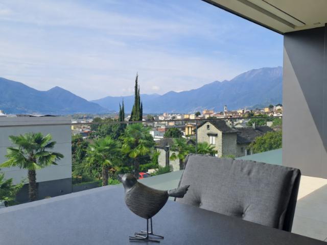 Luxuriöse 3.5 Zimmerwohnung mit Seesicht, 2 grossen Sonnenterrassen, Schwimmbad und Wellnessbereich