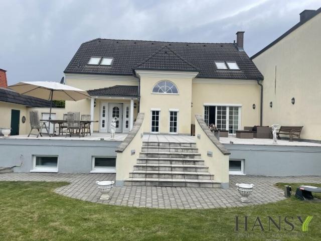 Luxuriöse 5 Zimmer Villa zu verkaufen in Tribuswinkel, Niederösterreich