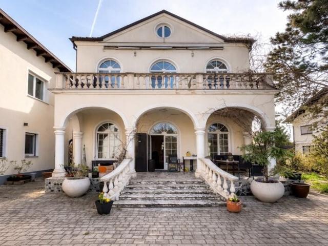 Luxuriöse 8 Zimmer Villa zu verkaufen in Ebreichsdorf, Niederösterreich