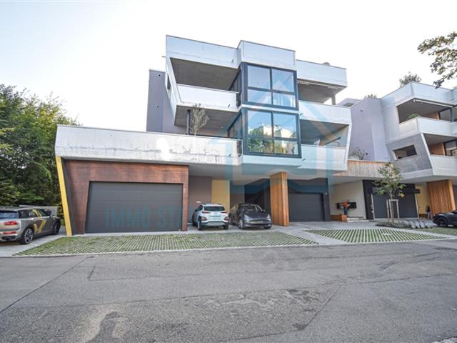 Luxuriöse Gewerbefläche mit moderner Architektur und Design