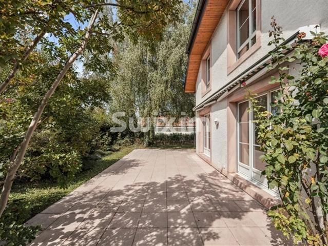 Luxuriöse freistehende Villa