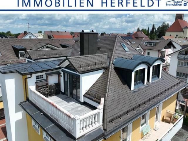 Luxuriöser Wohntraum: Schicke Maisonette Dachterrassenwohnung im Zentrum mit Aufzug, Kamin & Sauna