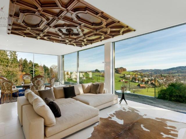 Luxuriöse Panorama Villa mit Aussenpool, Wellnessoase und traumhaftem Weitblick