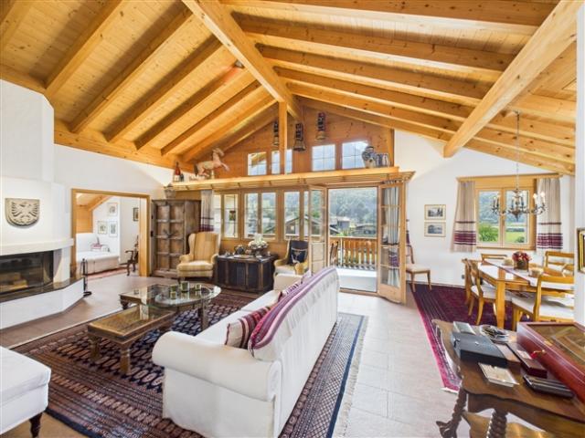 Luxuriöse und elegante 6.5 Zimmer Dachwohnung in Meiringen