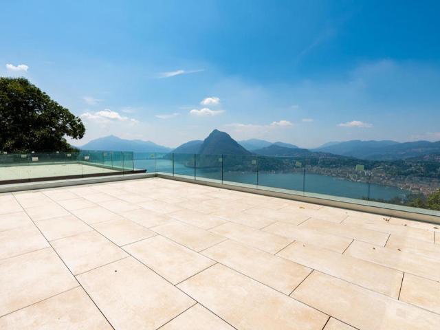 Luxuriöse Villa auch Zweitwohnsitz mit Seeblick