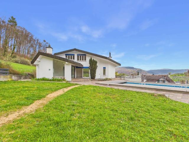 Luxuriöse Villa mit unverbaubarer Aussicht und viel Privatsphäre in Frenkendorf