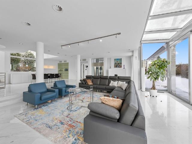 Luxuriöse 6 Zimmer Villa zu verkaufen in Gießhübl, Niederösterreich
