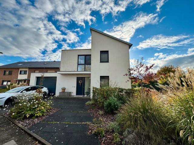 Luxuriöses Architektenhaus in Kerken mit Garage, Pool, PV Anlage