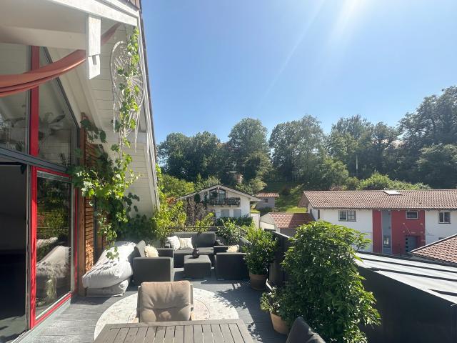 Luxuriöses Designer Stadthaus mit Dachterrasse & Bergblick