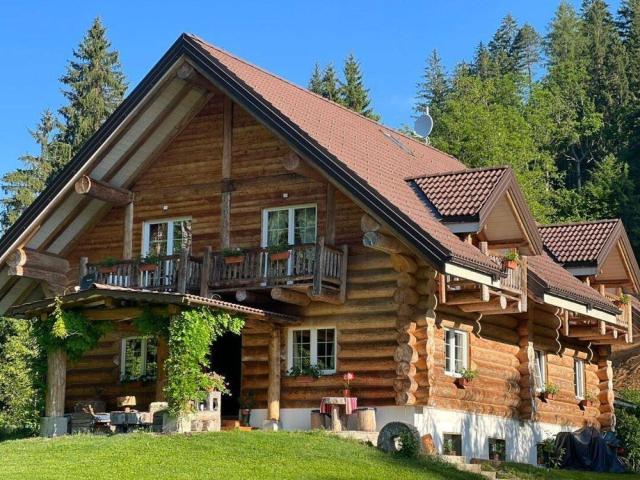Luxuriöses Eco Chalet mit privatem Schwimmteich in Nötsch im Gailtal