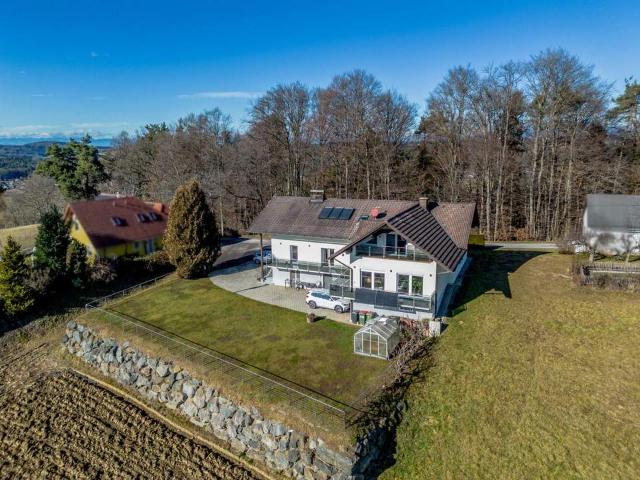 Luxuriöses Einfamilienhaus mit Panoramablick