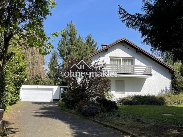 Luxuriöses Generationenhaus in gehobenen Umfeld mit Gartenparadies