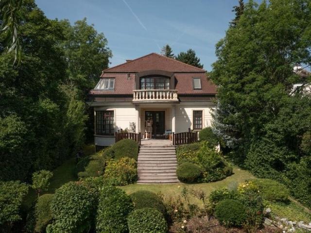 Luxuriöses Haus zu verkaufen in Maria Enzersdorf, Niederösterreich