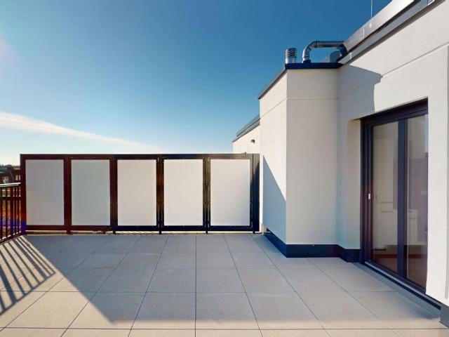 Luxuriöses Penthouse: Exklusive 4 Zimmer Wohnung mit Dachterasse und Einbauküche