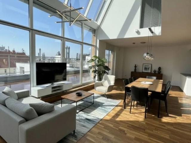 Luxuriöses Penthouse in edler Wohnhausanlage mit Pool, Fitnessbereich und Concierge Service