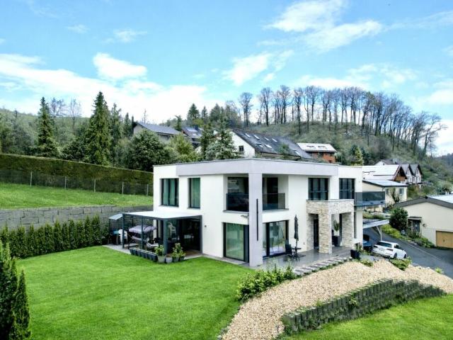Luxuriöses 7.5 Zimmer Einfamilienhaus mit viel Platz