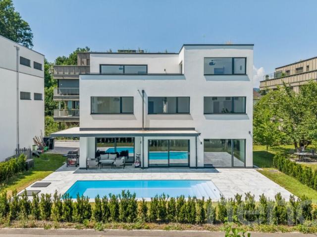 Luxuriöses 7.5 Zimmerhaus mit Aussenpool Exklusives Wohnen in Suhr