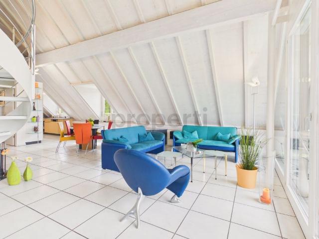 Luxurious 3.5 room penthouse apartment with lake view in Uster