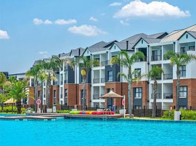 luxurious 3 bedroom lagoon facing ap.