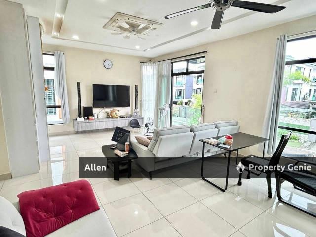 Luxurious 3 Storey Renovated Cluster House at Indah Heights – Exceptional Value