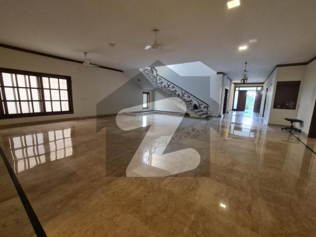 Luxurious 1000 square yard 6 bedroom executive bungalow for rent in dha karachi dha phase 6