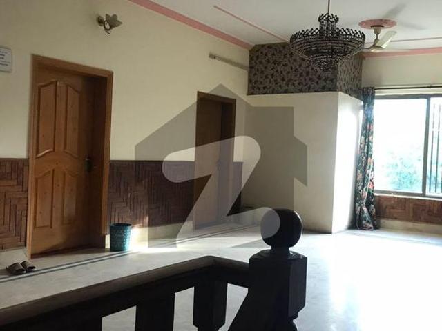 Luxurious 10 Bedroom with attached washroom Residence Available for Rent G 9/4, main road Islamabad Rent out for guesthouse, school, hostels and Chinese party G 9